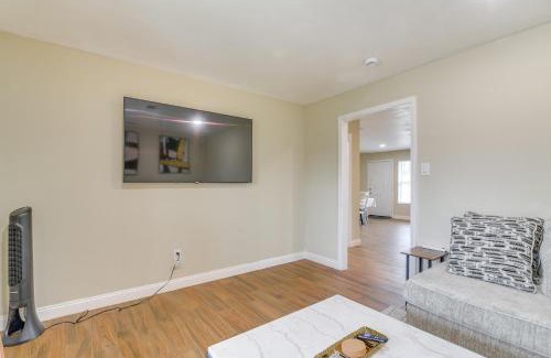 Southeast Houston House | 4 Mi to NRG Stadium Quiet Home with Fenced Yard!
