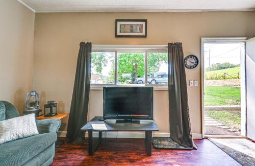 Belpre House | 4 Mi to Ohio River Quiet Guest House with Yard!