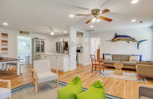 Morehead City Cottage | 4 Mi to Radio Island Beach: Family Cottage