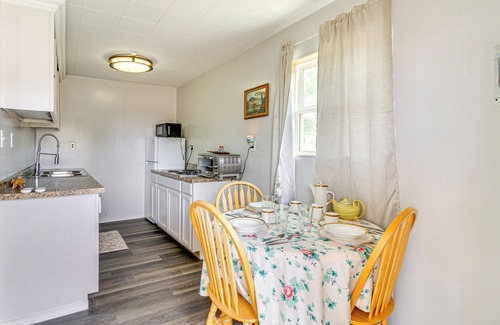 Bosque Farms Cottage | 4 Mi to Rio Grande: Bosque Farms Home w/Patio!
