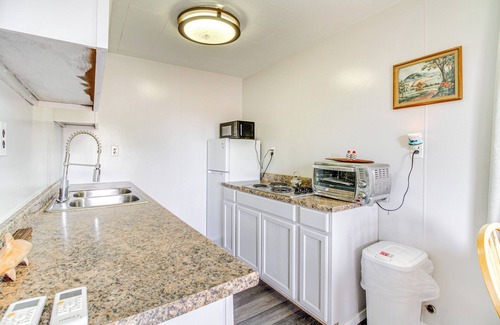Bosque Farms Cottage | 4 Mi to Rio Grande: Bosque Farms Home w/Patio!