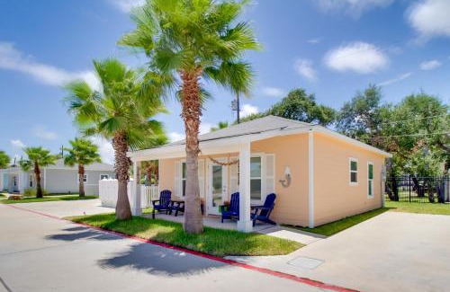 Fulton House | 4 Mi to Rockport Beach Park Home with Resort Perks