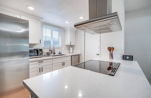 Stockton House | 4 Mi to San Joaquin River: Remodeled Home w/Patio