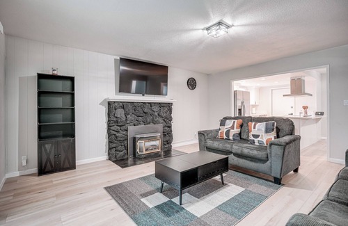 Stockton House | 4 Mi to San Joaquin River: Remodeled Home w/Patio