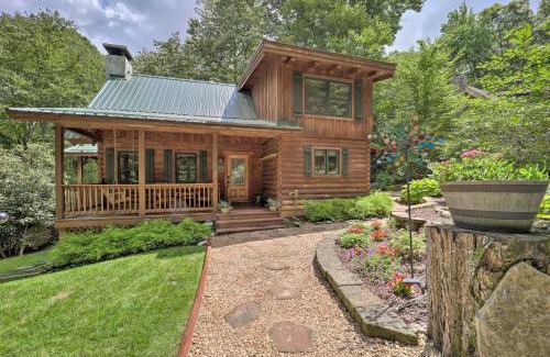 Banner Elk House | 4 Mi to Sugar Mtn Rocky Creek Cabin with Hot Tub