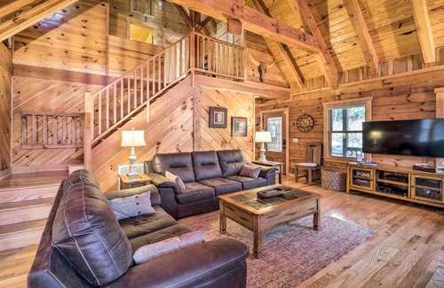 Banner Elk House | 4 Mi to Sugar Mtn Rocky Creek Cabin with Hot Tub