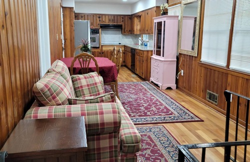 Greater Valley Brook House | 4 miles to CDC, VA & EMORY Master bedroom with en suite bath
