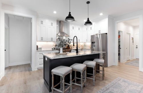 Aberdeen House | 4 Miles to NO. 2! Large private home with Guitar Shaped Pool!