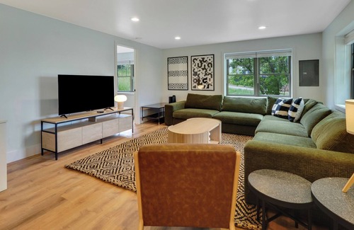 Boyne Falls House | 4 miles to Walloon Lake | Sleeps 4 Guests | 10 Miles to Boyne Mountain