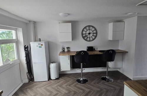 Little Hay House | 4-min drive from NEC/BHX Airport/HS2 - Sleeps 10 guest.