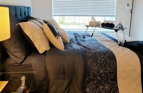 Newton Condo | 4 min to Bear Creek Park, Surrey✧2BED-2BATH✧KITCHEN✧