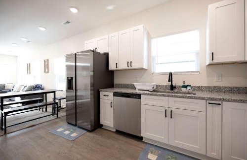 Burlington House | 4 Min to Downtown - 10 to Elon - Washer and Dryer
