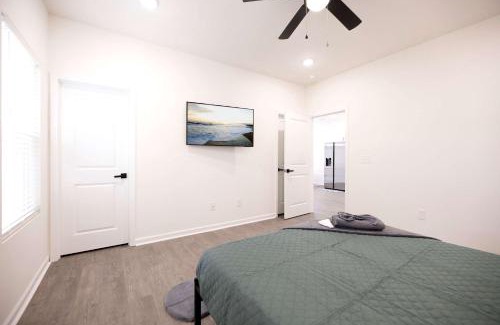 Burlington House | 4 Min to Downtown - 10 to Elon - Washer and Dryer