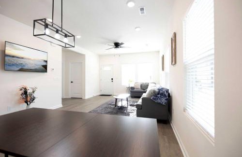 Burlington House | 4 Min to Downtown - 10 to Elon - Washer and Dryer