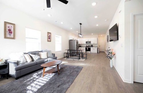 Burlington House | 4 Min to Downtown - 10 to Elon - Washer and Dryer