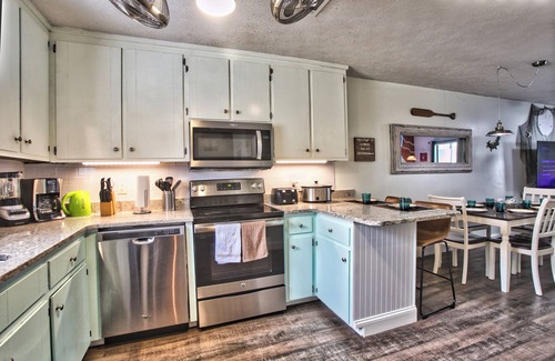 Open Sands House | 4-min walk to beach+restaurants+transit! With Patio-firepit-hammock-hottub-games