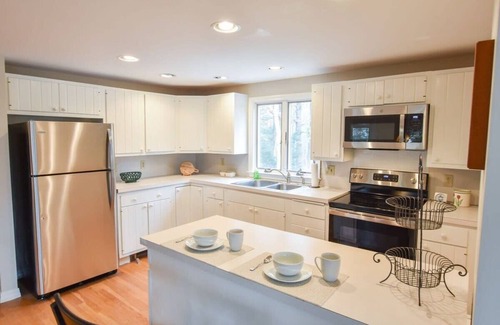 North Eastham House | 4 Mins to Bayside Beaches!