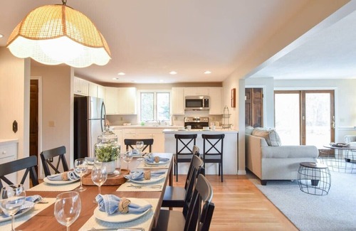 North Eastham House | 4 Mins to Bayside Beaches!