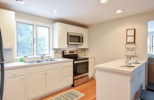 North Eastham House | 4 Mins to Bayside Beaches!