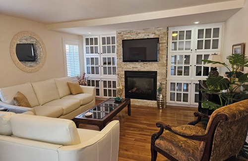 Callander House | 4 Minute drive to casino. Lake, park, marina, restaurants, stores 5 minute walk