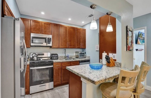 Lauderdale Beach House | 4 Minute Walk to the Beach