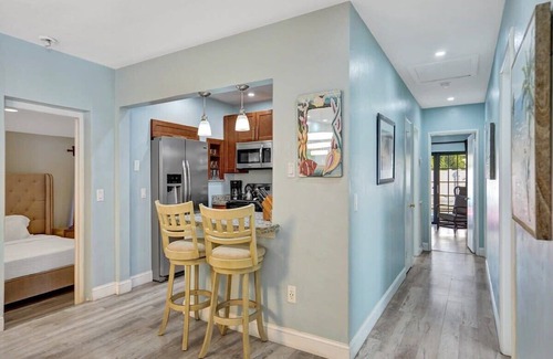 Lauderdale Beach House | 4 Minute Walk to the Beach
