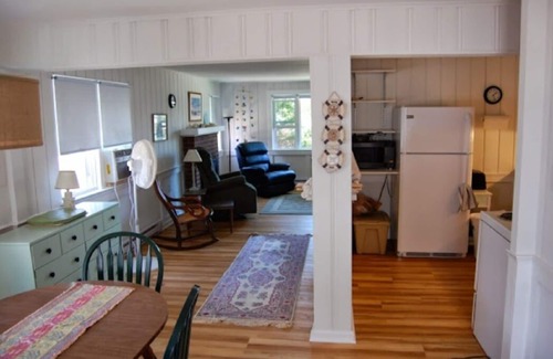 North Beach Haven Cottage | 4-minute walk to beach, Cute Cape Cod in Beach Block Full Refunds/cancellations