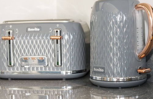 Brynteg Cottage | 4 PARC DELFRYN, pet friendly, with a garden in Benllech