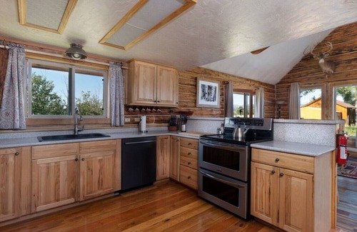 Tetonia Cabin | 4 Peaks Teton Views - Fishing Trip- National Parks