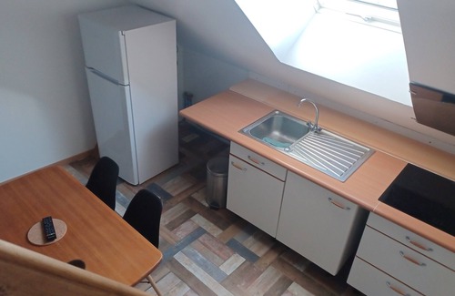 Saint-Pourcain-sur-Sioule Apartment | 4-person 2-bedroom self-contained air-conditioned city center apartment