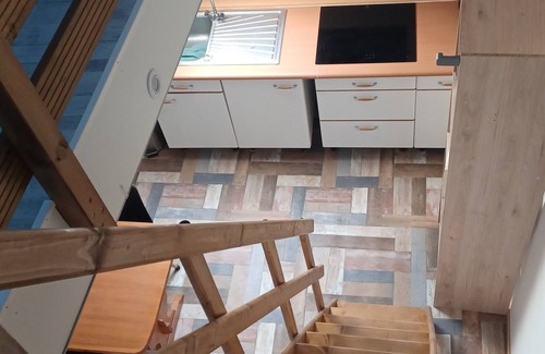 Saint-Pourcain-sur-Sioule Apartment | 4-person 2-bedroom self-contained air-conditioned city center apartment