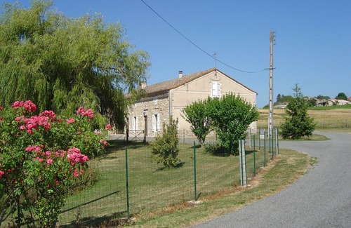 Saint-Martin-de-Gurson Apartment | 4-PERSON GITES WITH SWIMMING POOL IN SAINT MARTIN DE GURSON