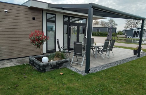 Lathum Ski Chalet | 4 - person vacation home/chalet by the lake, Lathum, Netherlands, Netherlands