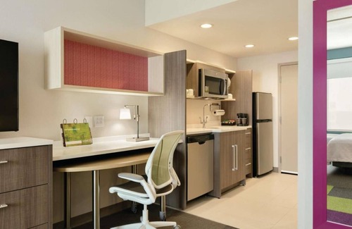 Williamsville Hotel | 4 Pet-friendly Accommodations! Onsite Pool, Kitchen, Free Breakfast, Parking!