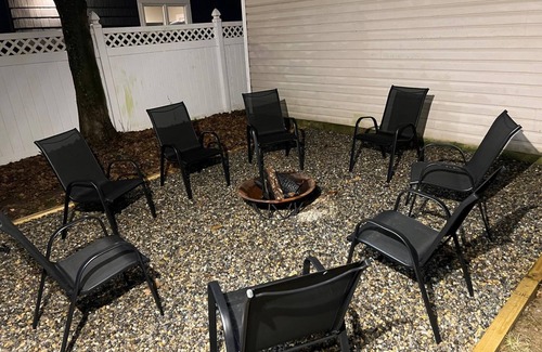 Long Branch House | 4 Private Rooms Retreat Full Floor Access