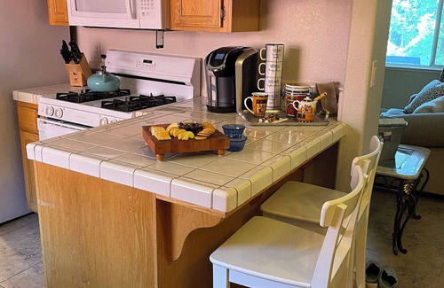 North Auburn House | 4 Queen Beds easy access to 49 & 80