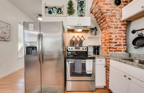 Fort Worth House | 4 Queen Beds High Speed Wifi Private Parking