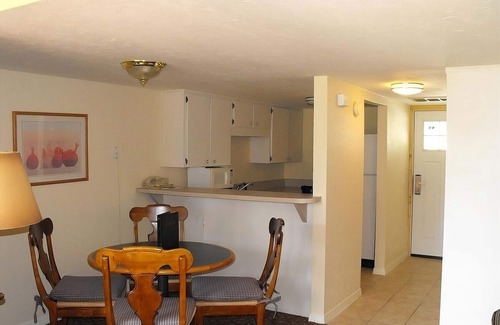 Crystal River House | 4 Relaxing Units with Free Parking, Pool! Near Three Sister Springs