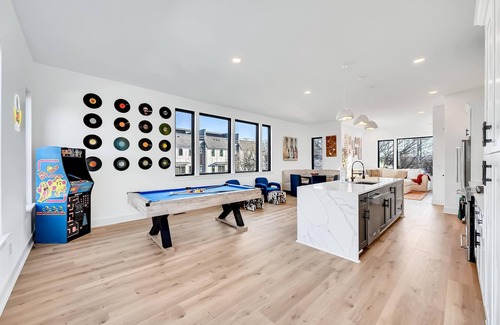 Hurwood Heights House | 4 Rooftop Decks 4 Hot Tubs Game Rooms Sauna