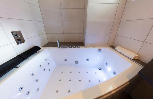 Secteur 2 Apartment | 4-room city center apartment - L'Atmosphère Balnéo