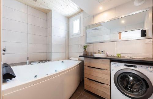 Secteur 2 Apartment | 4-room city center apartment - L'Atmosphère Balnéo