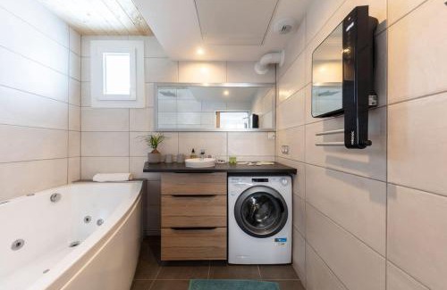 Secteur 2 Apartment | 4-room city center apartment - L'Atmosphère Balnéo
