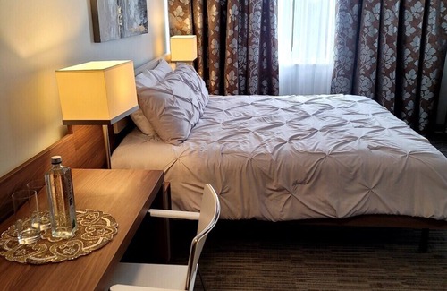Potomac Falls Hotel | 4 Room Luxury Wellness Spa Suite. Free Sauna & Steam Room. Offers Spa Services