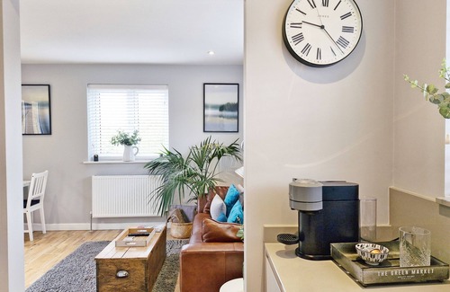 Arundel Apartment | 4 Roseland Apartment, Arundel - a flat that sleeps 4 guests in 1 bedroom