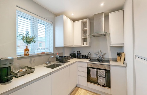 Arundel Apartment | 4 Roseland Apartment, Arundel - a flat that sleeps 4 guests in 1 bedroom