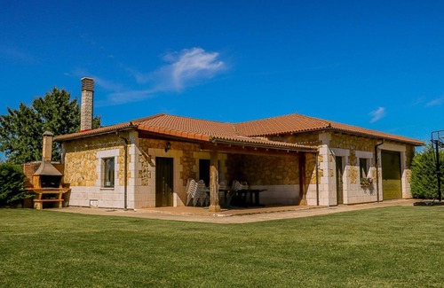 Sasamon Cottage | 4* rural houses with garden and all comforts
