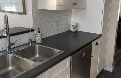 Dunnottar Cottage | 4 season 3 bdrm cottage w/many amenities. Family/pet-friendly. Close to lake