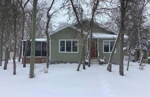 Dunnottar Cottage | 4 season 3 bdrm cottage w/many amenities. Family/pet-friendly. Close to lake