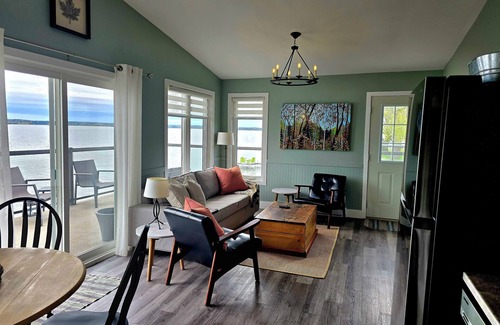 Greater Napanee House | 4 Season Boathouse on Hay Bay
