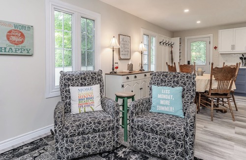 Huntsville House | 4 Season Cottage at Lake Vernon - Perfect for families!